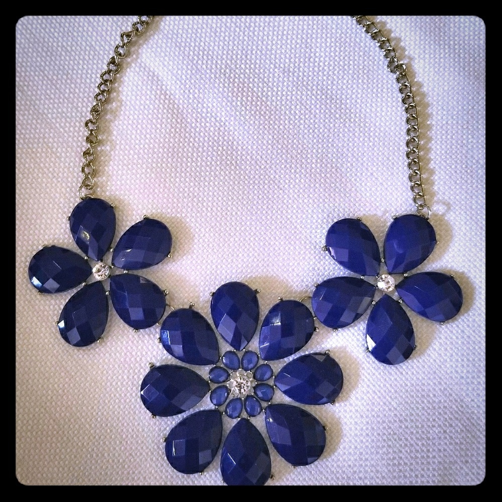 Flower Necklace w/ Rhinestones (NWOT)